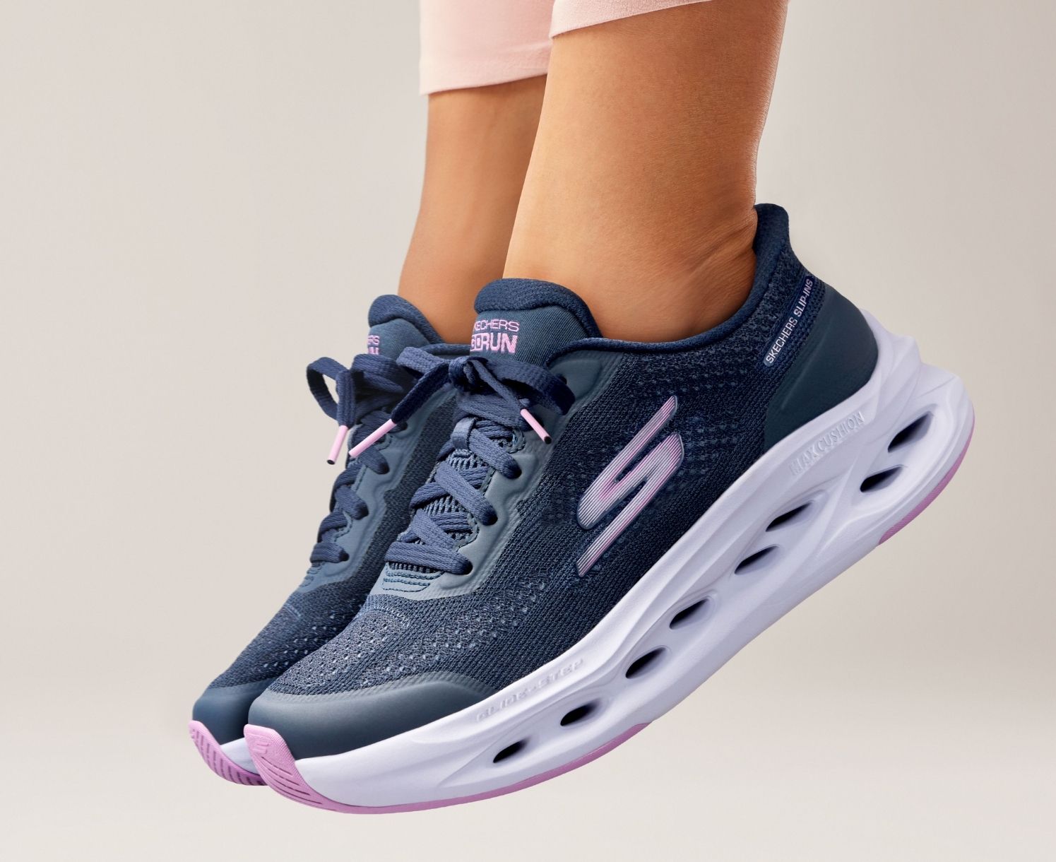 スケッチャーズ スリップインズ：マックスクッショニング グライド