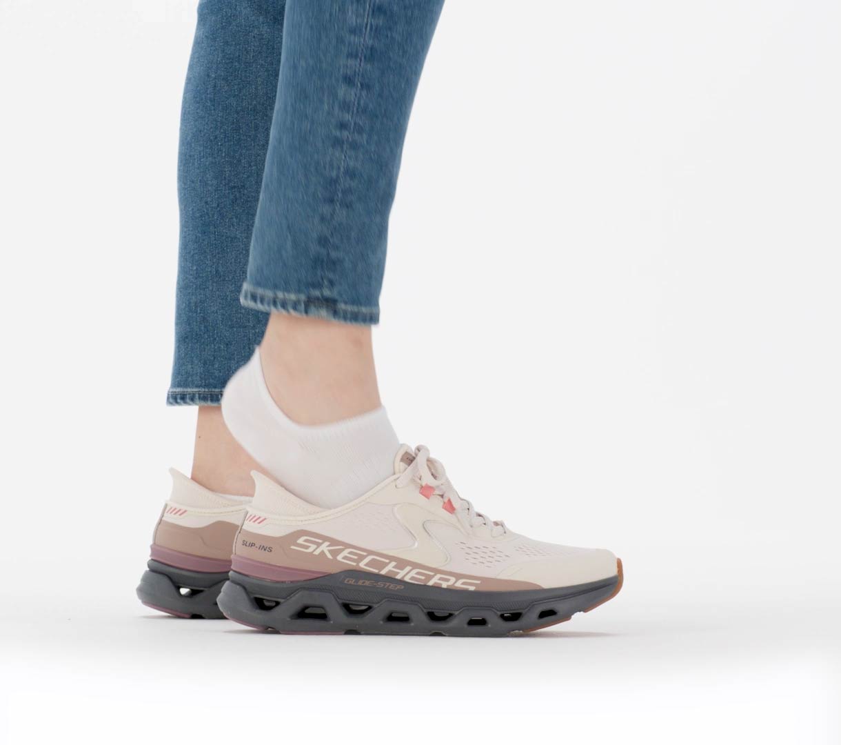 Skechers Slip-ins: Glide-Step Altus image number 1